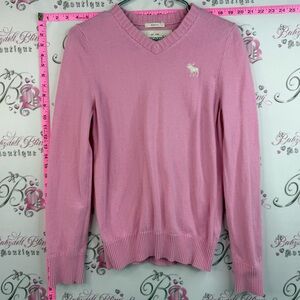 Abercrombie & Fitch bubblegum Pink V-Neck Sweater moose embroidery white